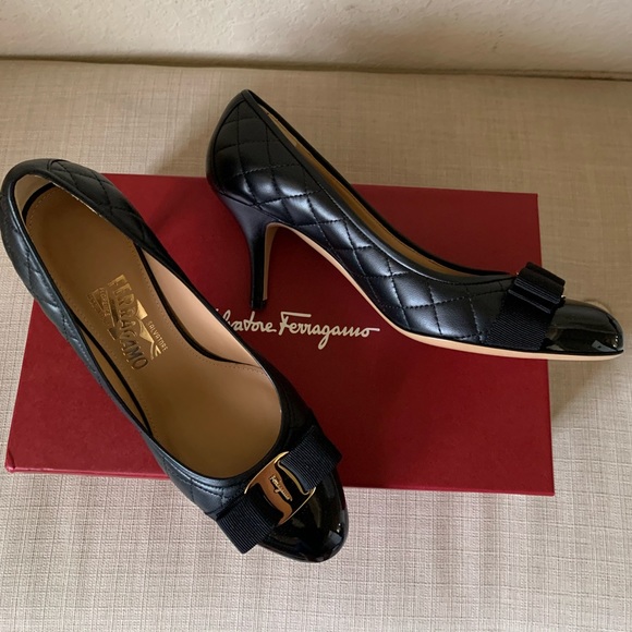 ♥️SOLD♥️ Salvatore Ferragamo Carla Q patent pumps - Picture 8 of 12
